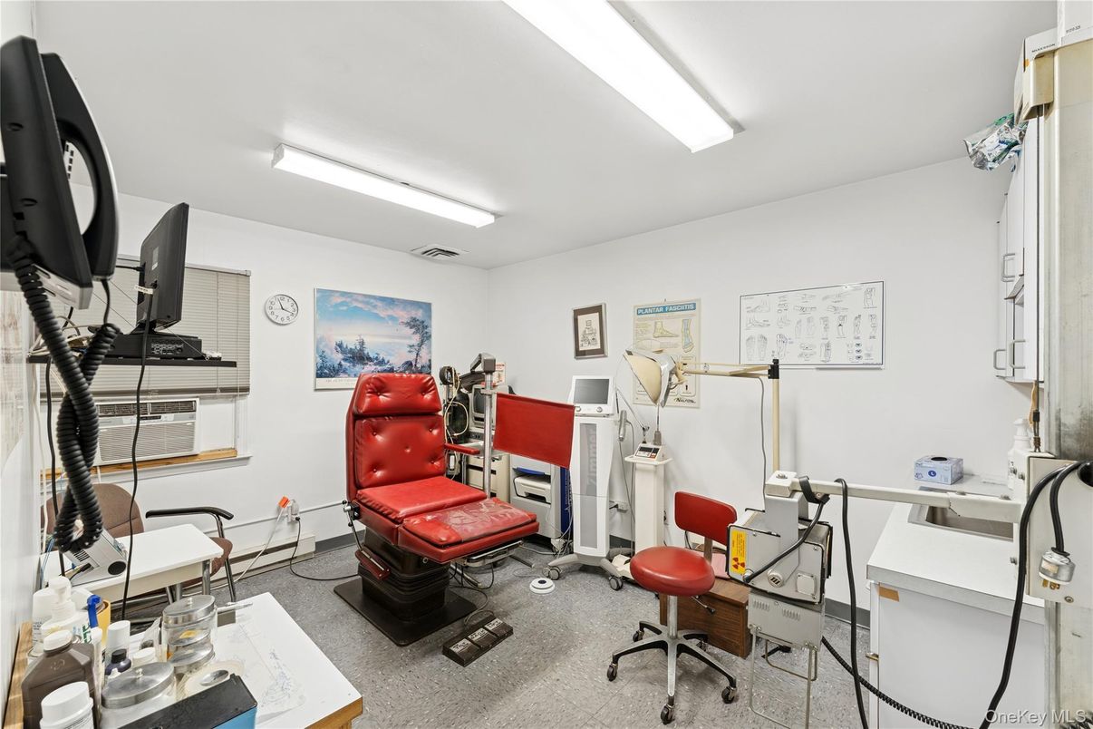 Home Office, Interior