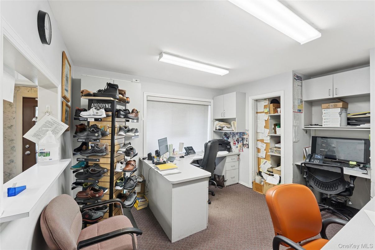 Home Office, Interior