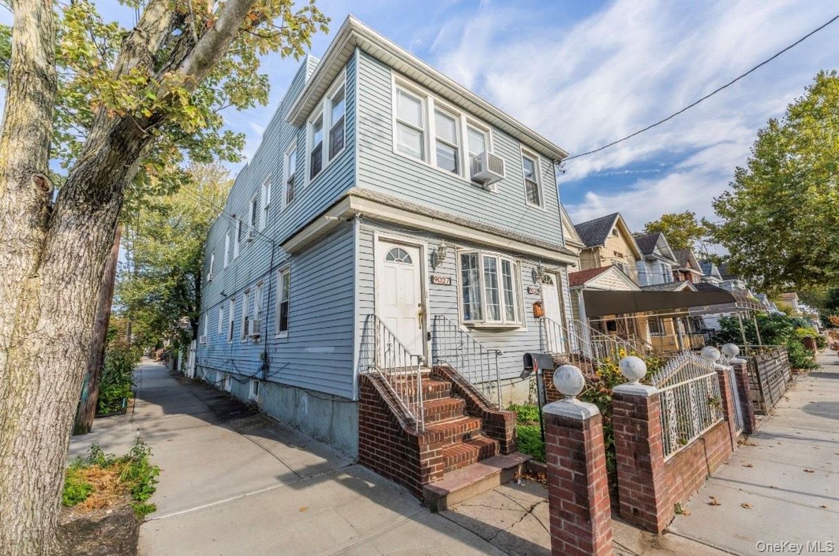 Exterior, Facade, Queen Anne Victorian