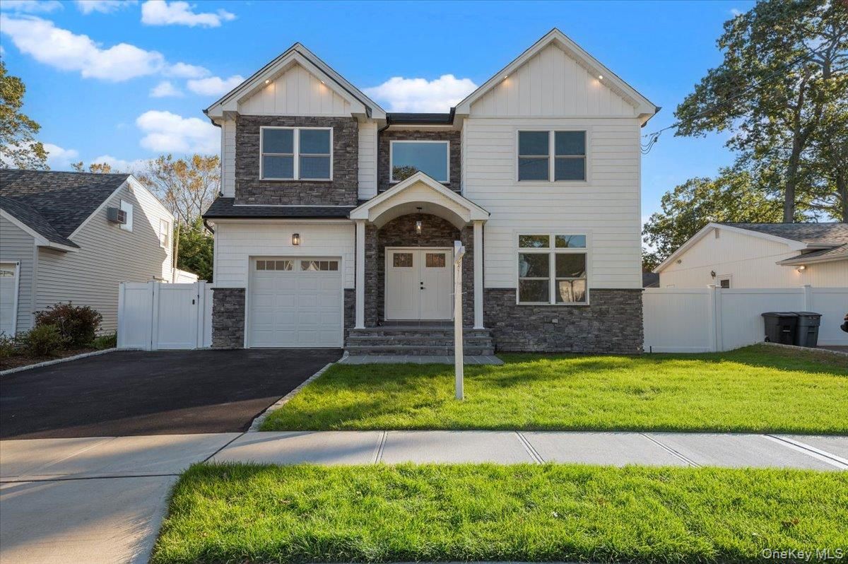 Attached, Exterior, Facade, Farmhouse