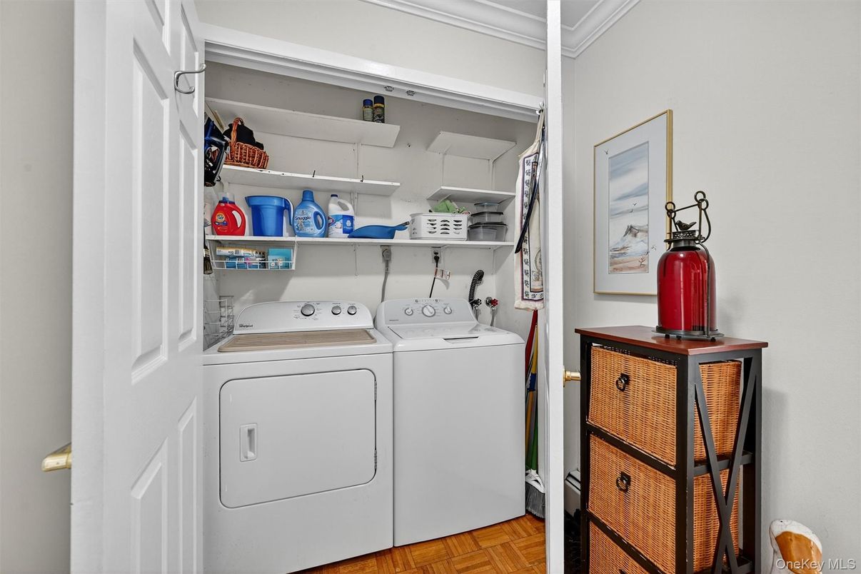 Interior, Utility Closets, Washer, Wood Texture Flooring