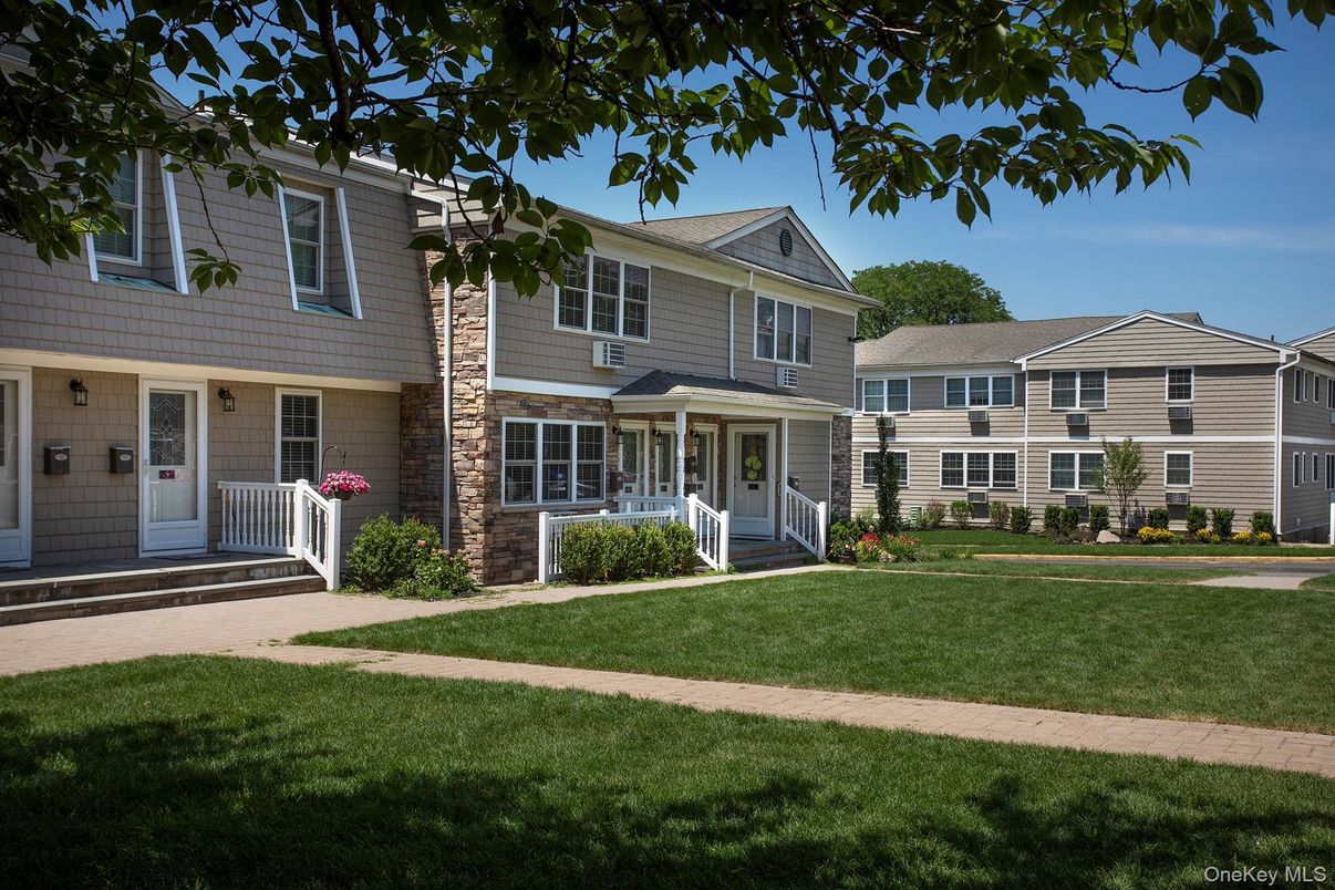 Exterior, Facade, Georgian