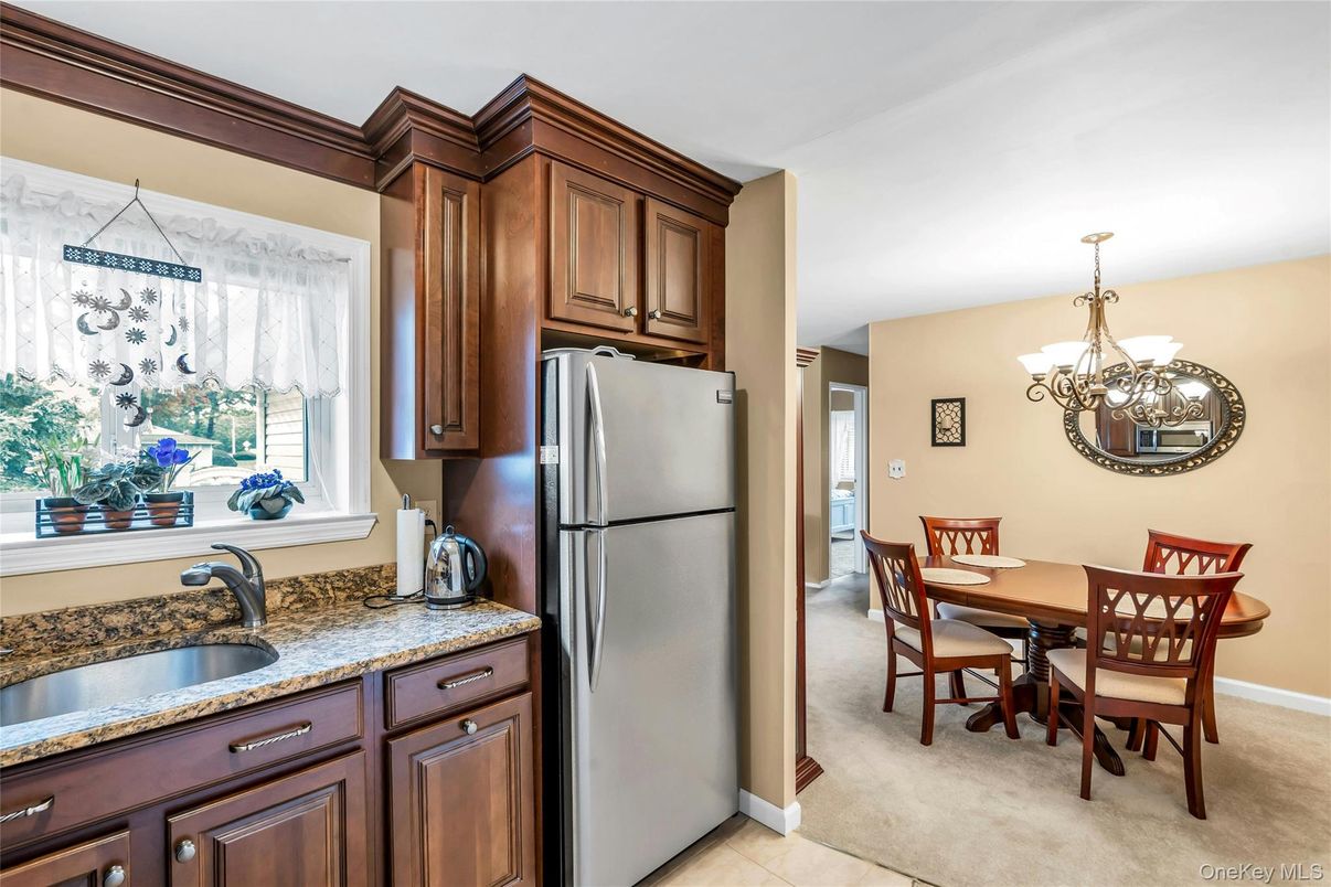 Chandelier, Dining room, Interior, Kitchen