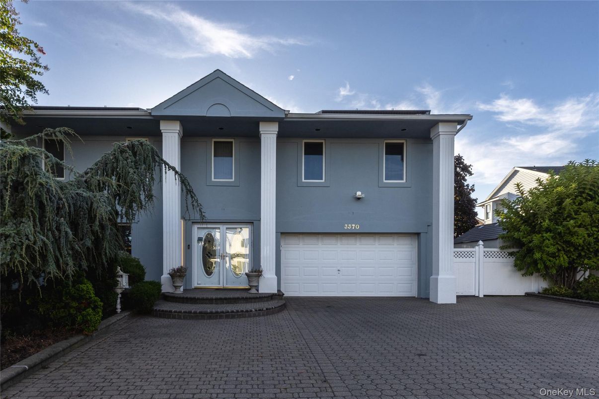 Attached, Exterior, Facade, Raised Ranch
