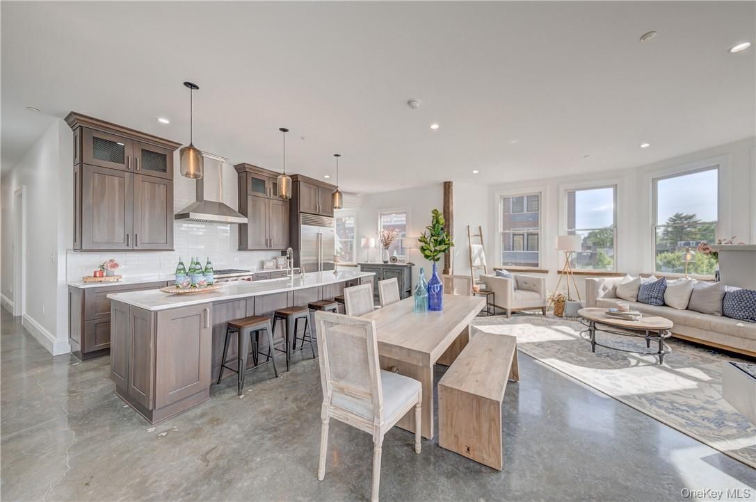 Dining room, Interior, Kitchen, Living room, Pendant Lights, Recessed Lighting, Stainless Steel Appliances