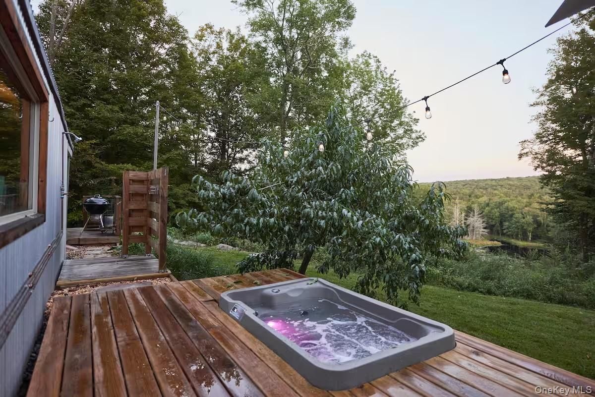 Exterior, Hot Tub