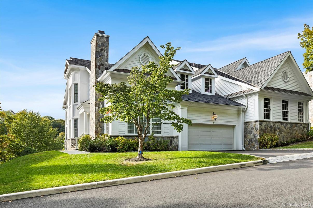 Attached, Exterior, Facade, Farmhouse