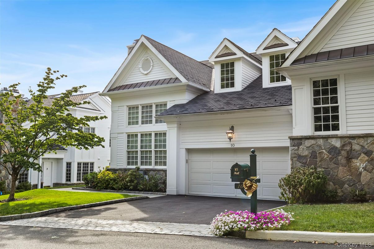 Attached, Exterior, Facade, Farmhouse