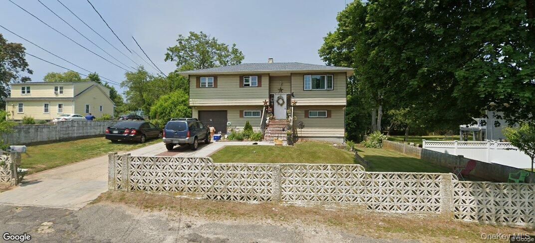 Attached, Exterior, Facade, Raised Ranch