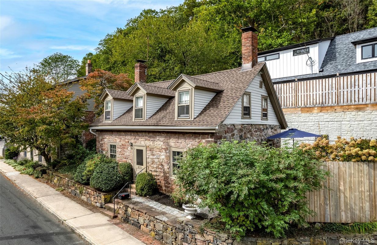 Exterior, Facade, Brick Facade, Cape Cod