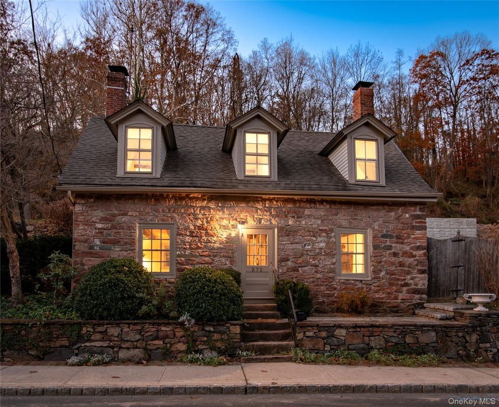 Exterior, Facade, Cape Cod