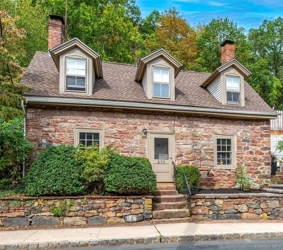 Exterior, Facade, Cape Cod