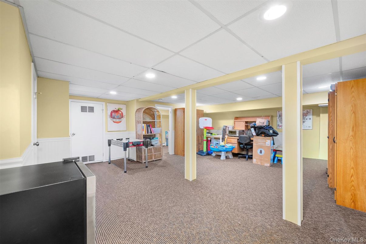 Game Room, Interior, Recessed Lighting