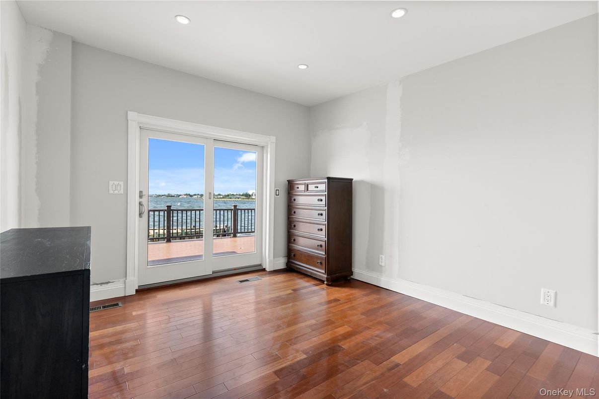 Empty room, Interior, Recessed Lighting, Water, Wood Texture Flooring