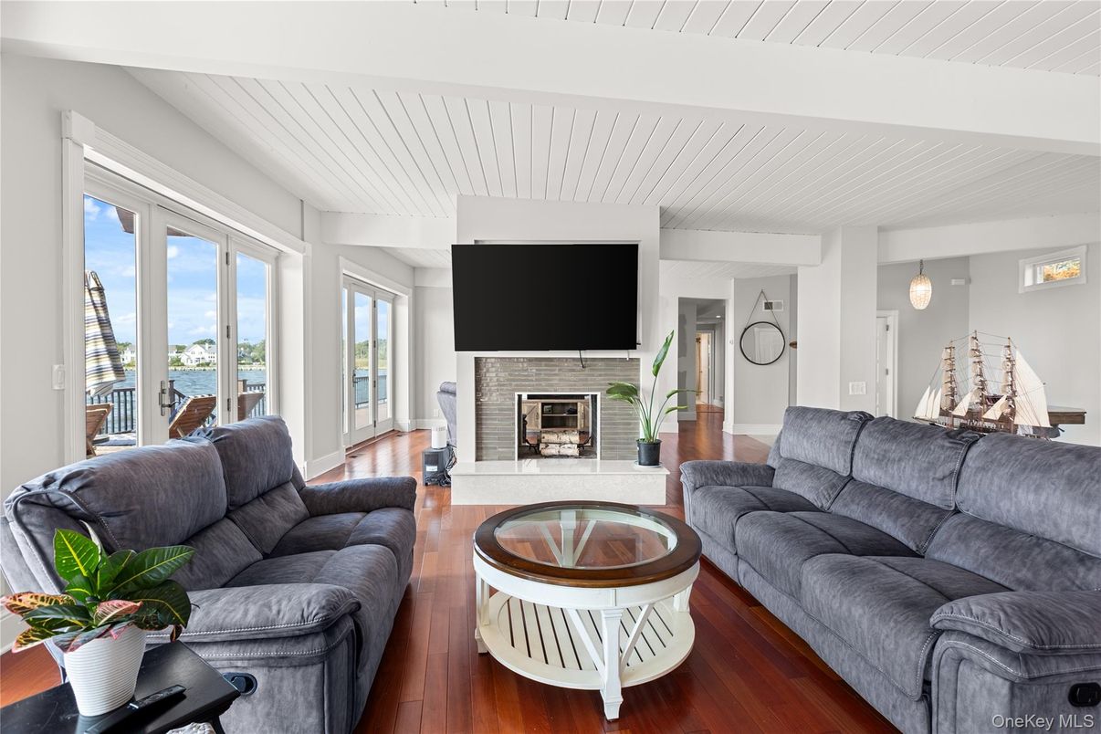 Fireplace, Interior, Living room, Pendant Lights, Water, Wood Texture Flooring