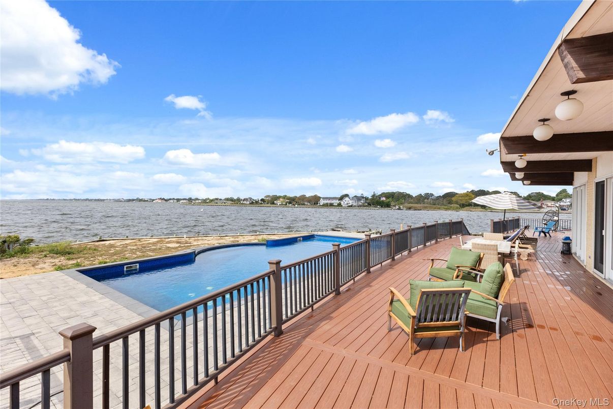 Exterior, Pool, Water