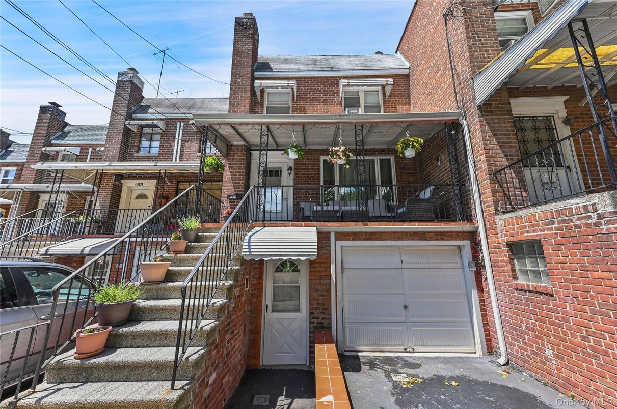 Attached, Exterior, Facade, Brick Facade, Rowhouse