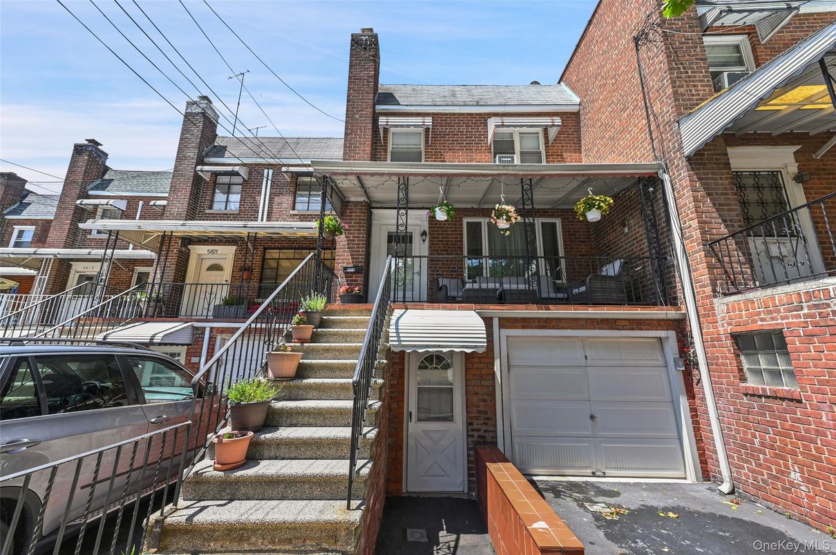 Attached, Exterior, Facade, Brick Facade, Rowhouse