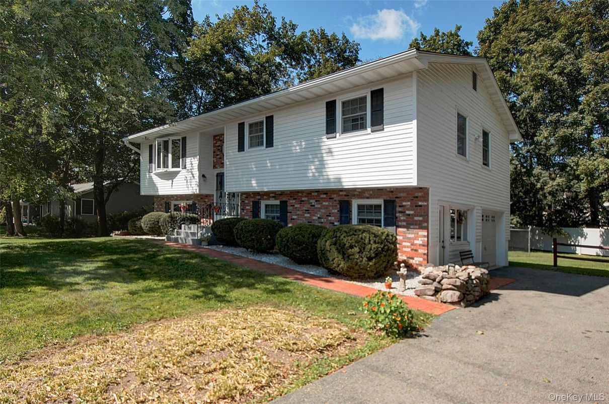 Exterior, Facade, Brick Facade, Raised Ranch