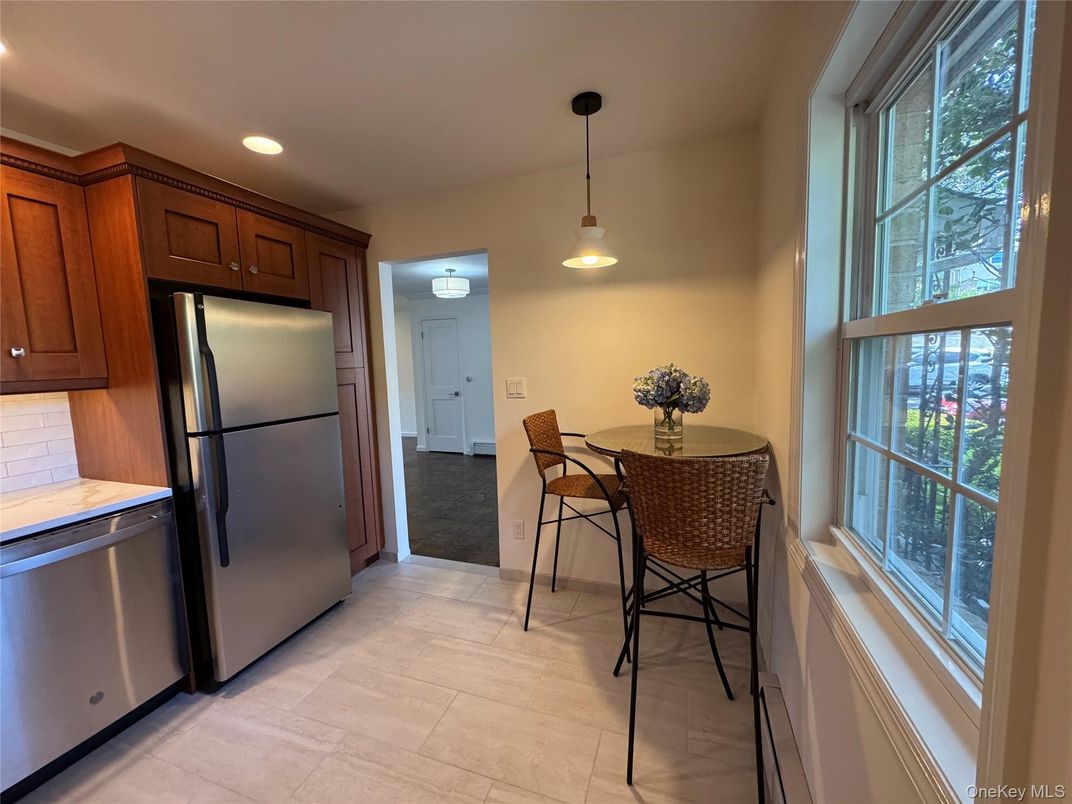 Dining room, Interior, Kitchen, Pendant Lights, Recessed Lighting, Stainless Steel Appliances