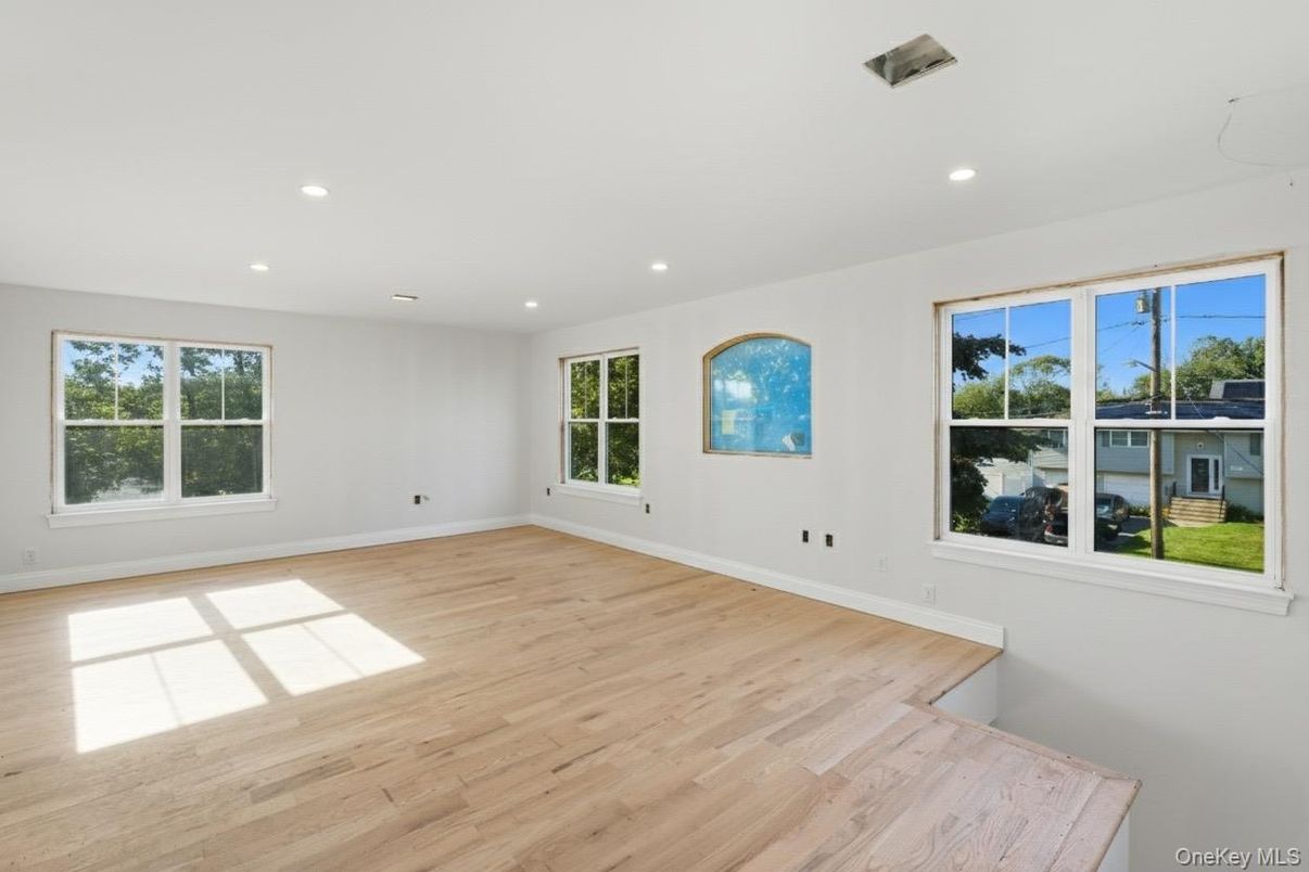 Empty room, Interior, Recessed Lighting, Wood Texture Flooring