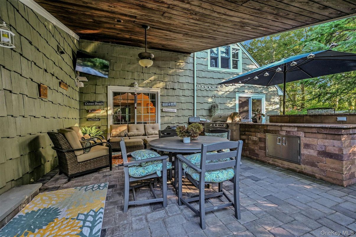 Exterior, Outdoor Kitchen