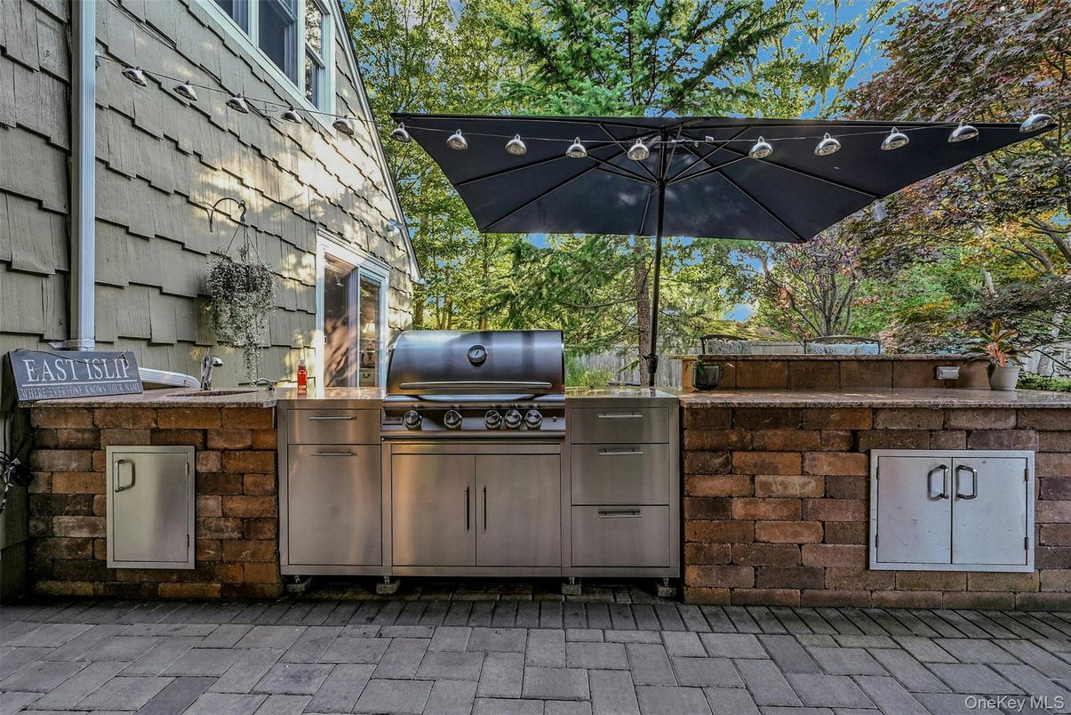 Exterior, Outdoor Kitchen