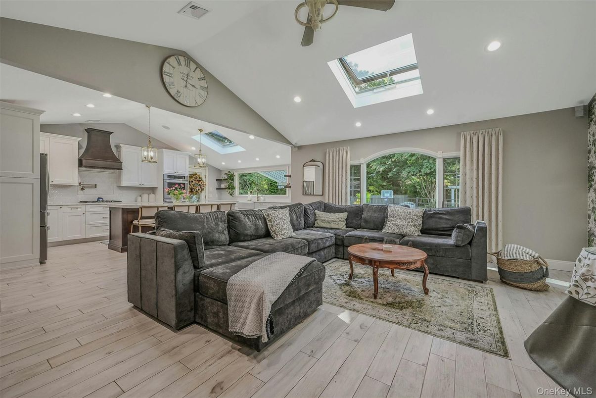 Interior, Kitchen, Living room, Pendant Lights, Recessed Lighting, Wood Texture Flooring