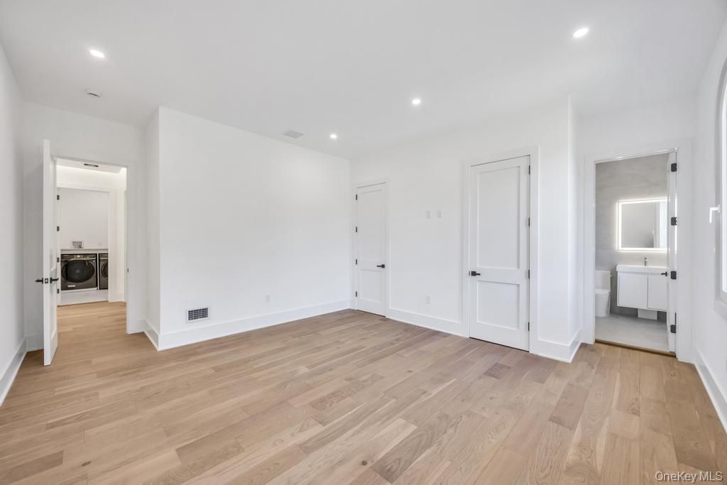 Empty room, Interior, Recessed Lighting, Washer, Wood Texture Flooring