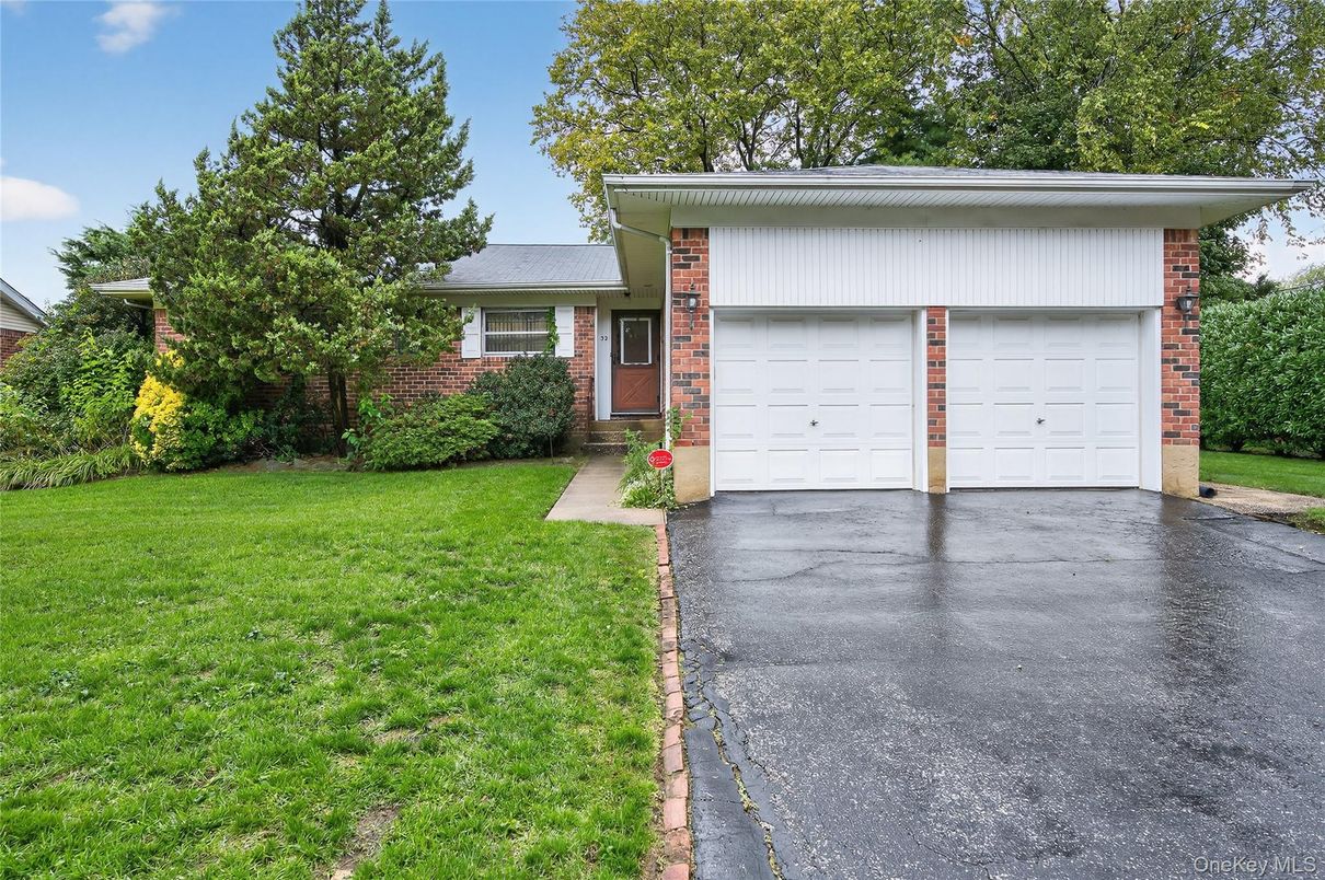 Attached, Exterior, Facade, Brick Facade, Split Level