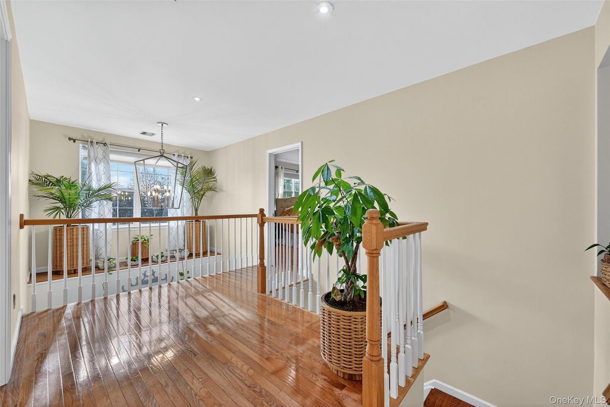 Interior, Pendant Lights, Recessed Lighting, Wood Texture Flooring