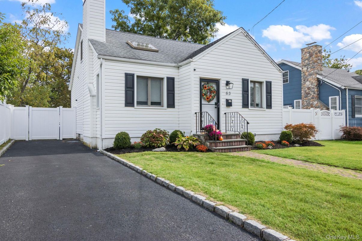 Exterior, Facade, Cape Cod