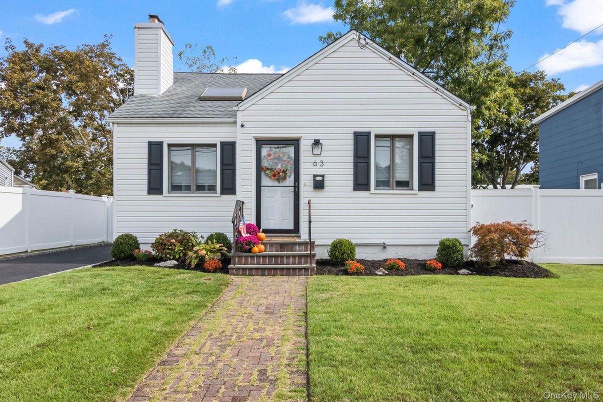 Exterior, Facade, Cape Cod