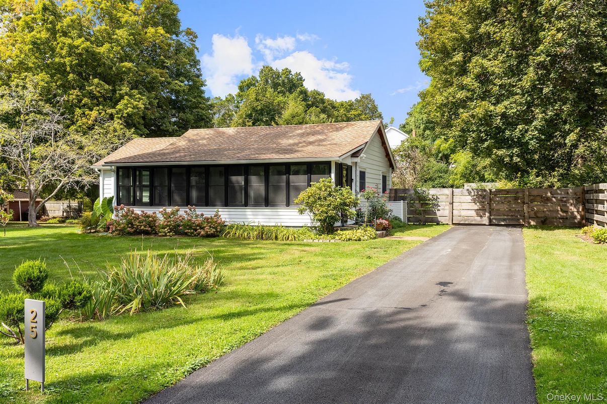 Backyard, Exterior, Facade, Ranch