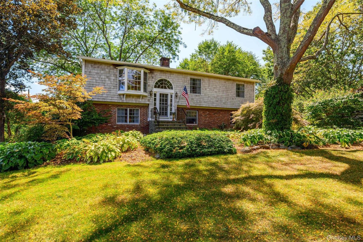 Exterior, Facade, Brick Facade, Raised Ranch