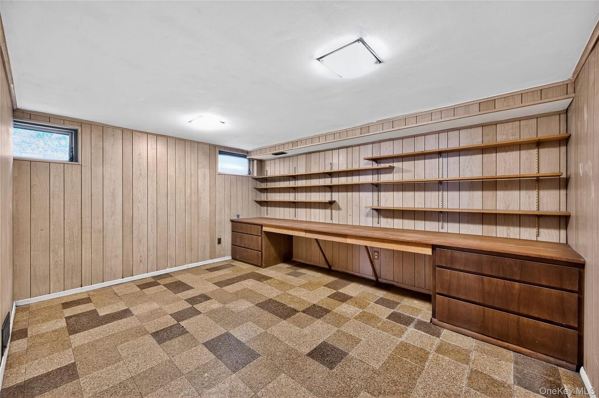 Empty room, Interior, Recessed Lighting, Wooden Walls