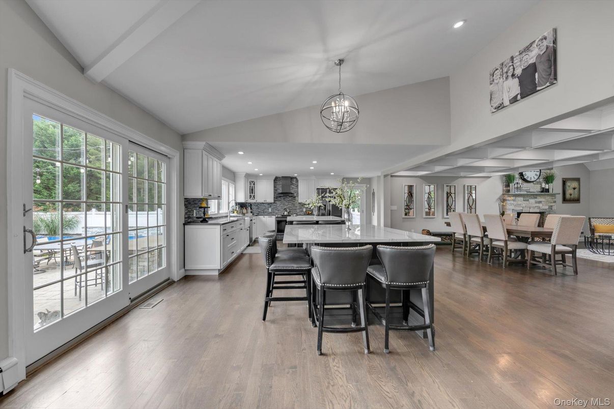 Dining room, Interior, Kitchen, Pendant Lights, Recessed Lighting, Wood Texture Flooring