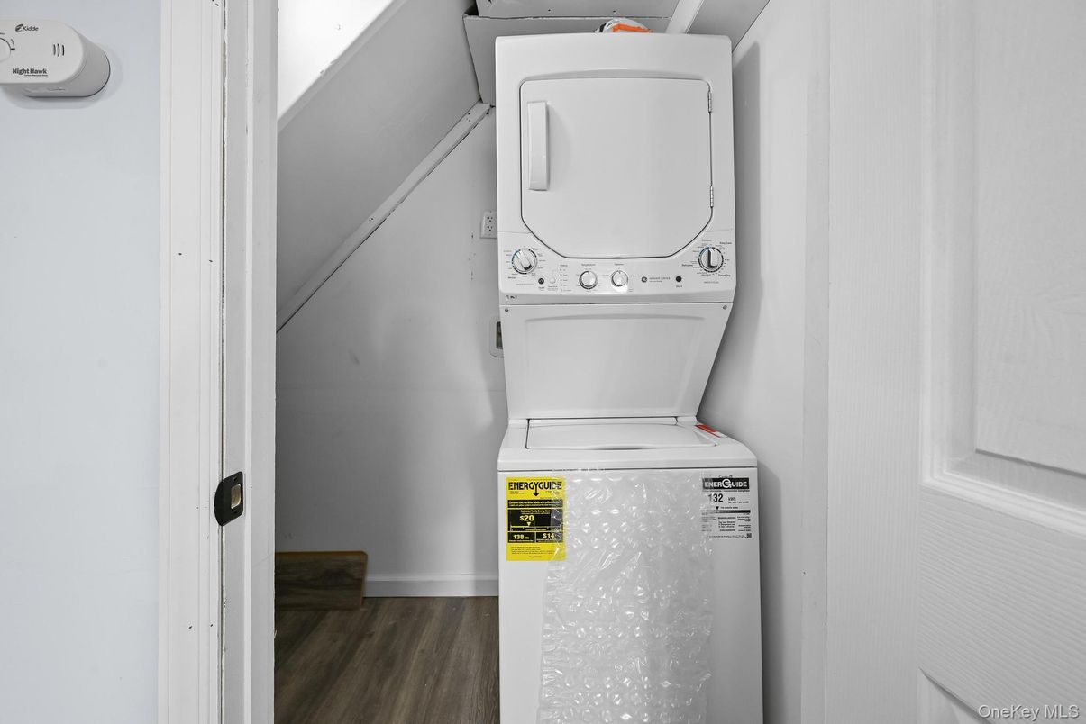 Interior, Utility Closets, Washer, Wood Texture Flooring
