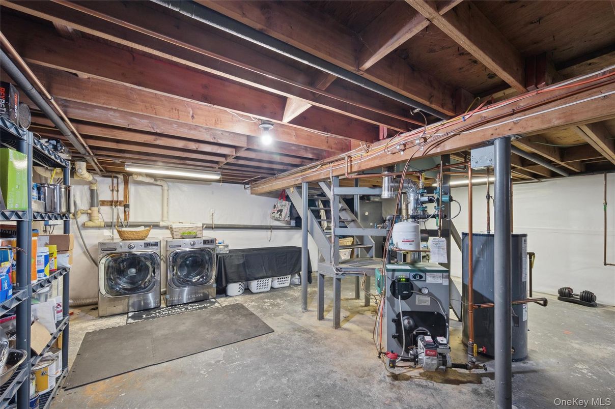 Interior, Washer, Wooden Beams