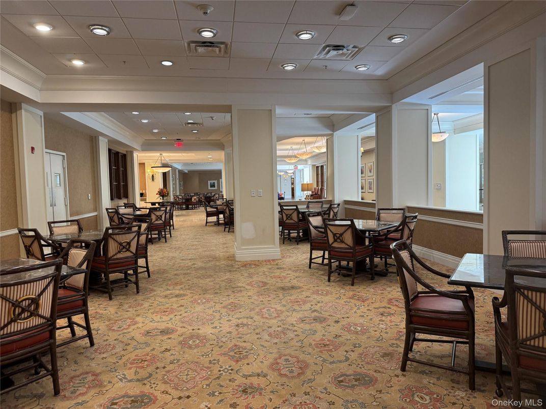 Dining room, Interior, Pendant Lights, Recessed Lighting