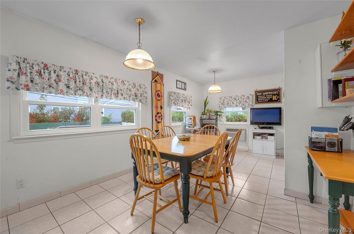 Dining room, Interior, Pendant Lights