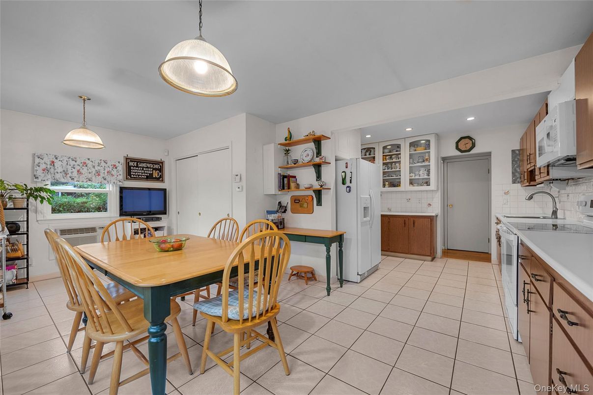 Dining room, Interior, Kitchen, Pendant Lights, Recessed Lighting