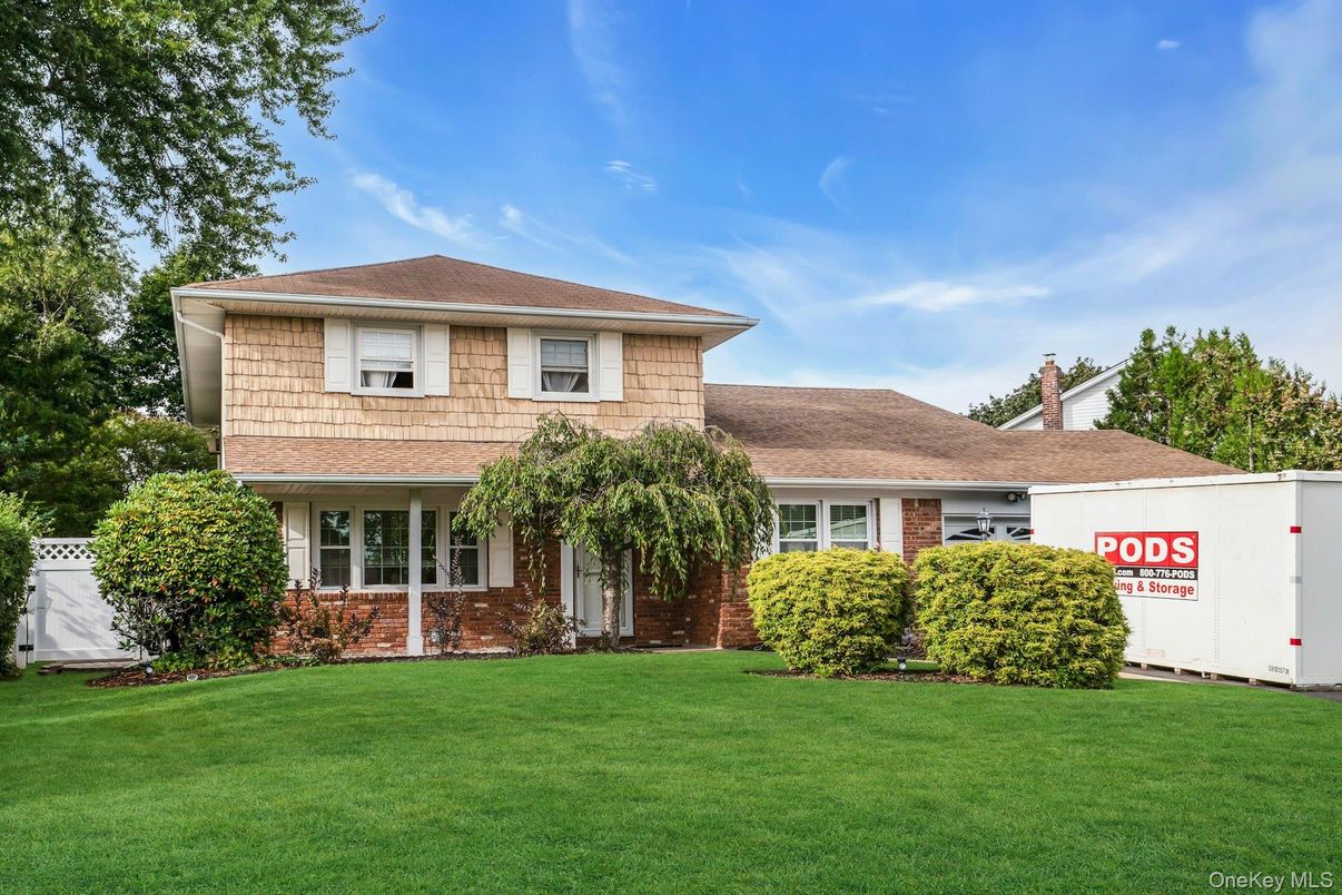 Exterior, Facade, Brick Facade, Split Level