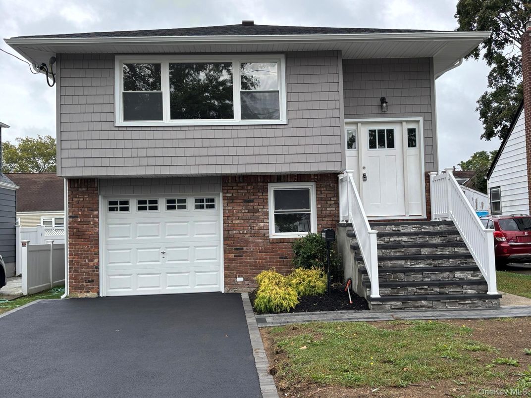 Attached, Exterior, Facade, Brick Facade, Raised Ranch