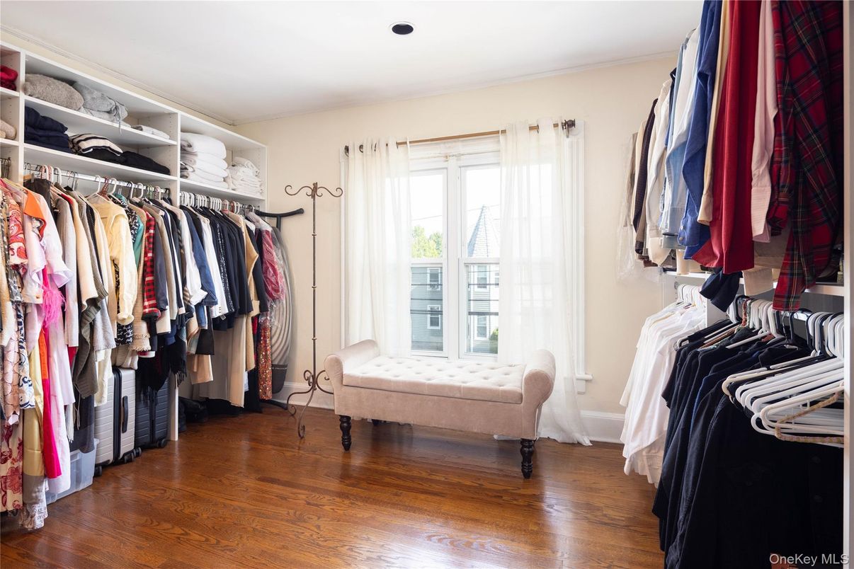 Interior, Walk-in Closets, Wood Texture Flooring