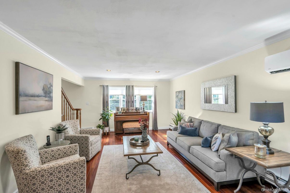 Interior, Living room, Piano, Recessed Lighting, Wood Texture Flooring