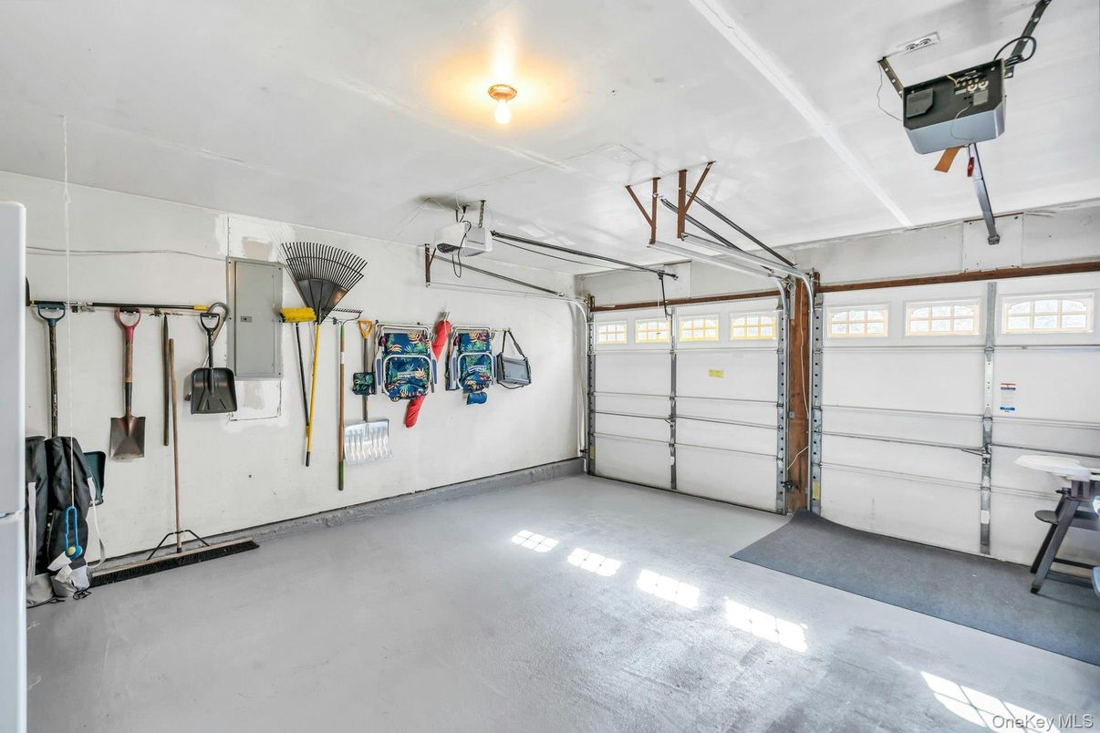 Garage, Interior
