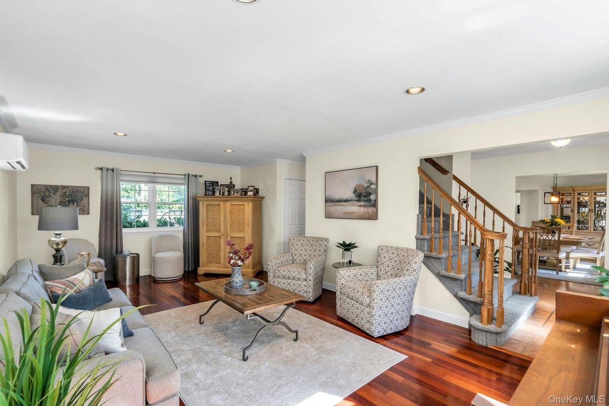 Dining room, Interior, Living room, Pendant Lights, Recessed Lighting, Wood Texture Flooring