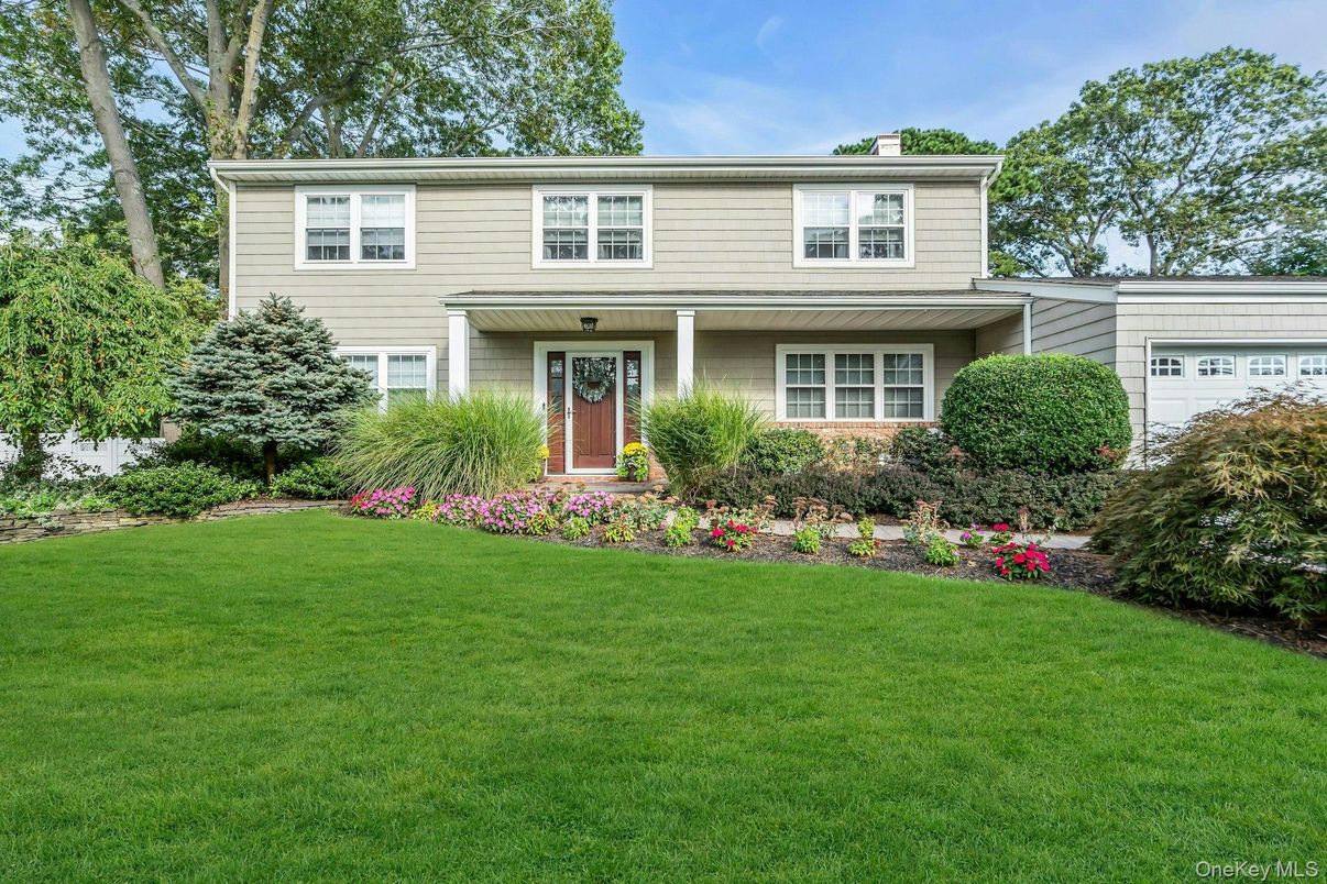 Attached, Exterior, Facade, Raised Ranch