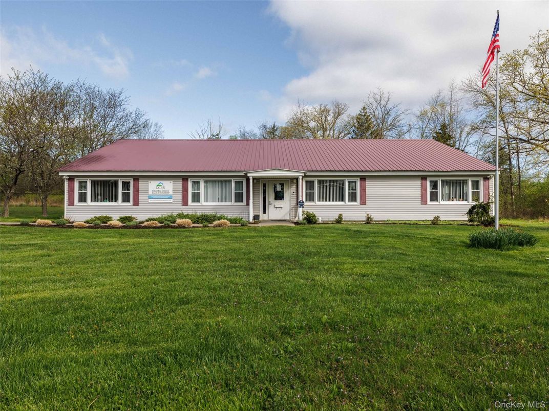 Backyard, Exterior, Facade, Cape Cod